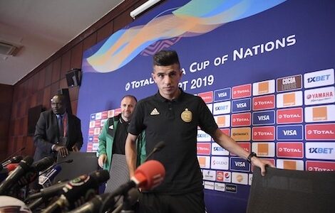 ينافس توتنهام سان جيرمان على نجم منتخب الجزائر