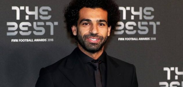 محمد صلاح ينشر صور مثيرة مع عارضة أزياء تهز السوشيل