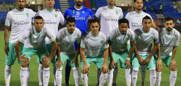 المدرب الجديد للأهلي السعودي يتخذ أول قراراته