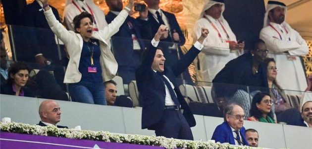 ماكرون مشيدًا بلاعب المغرب من داخل غرفة الملابس: أنت الأفضل بمركزك في كأس العالم