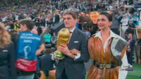 كاسياس يحمل كأس العالم إلى ستاد لوسيل