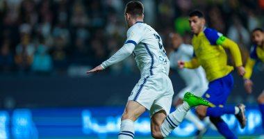 النصر يتأخر بهدف أمام الهلال في شوط أول مثير بالدوري السعودي للمحترفين.. فيديو