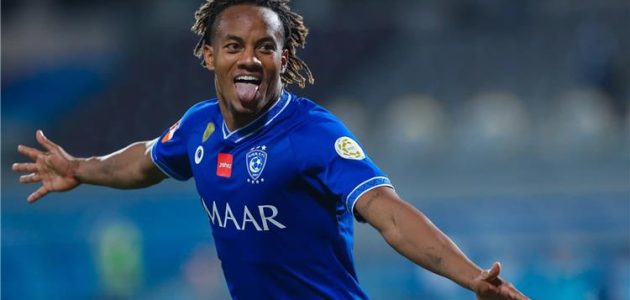 فيديو | كاريلو يغادر مباراة الهلال والنصر للإصابة