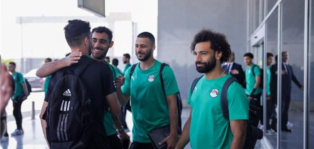 صور | محمد صلاح ولاعبي منتخب مصر يُهنئون بعثة الأهلي على لقب دوري أبطال إفريقيا