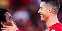 رد فعل ساخر من الإعلام الإسباني على لقطة المشجع الذي حمل رونالدو عاليًا