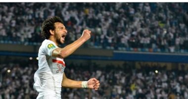 محمود علاء يؤدى تدريبات الجرى حول الملعب بعد انتظامه فى مران الزمالك